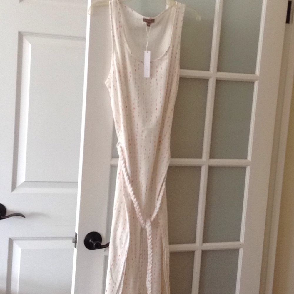 LlILLA/P Sleeveless Dress. Side Splits Weaved Belt